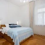 Lovely Historic In Old Town Apartamento