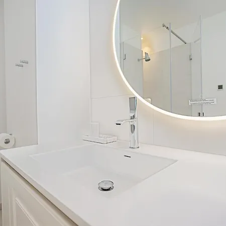 Lovely Historic In Old Town Apartment *