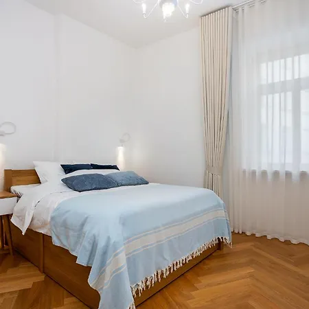 Lovely Historic In Old Town Apartment