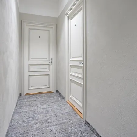 Lovely Historic In Old Town Apartment *