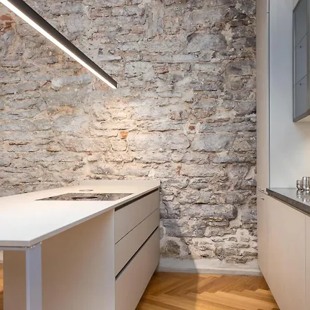 Lovely Historic In Old Town Apartman