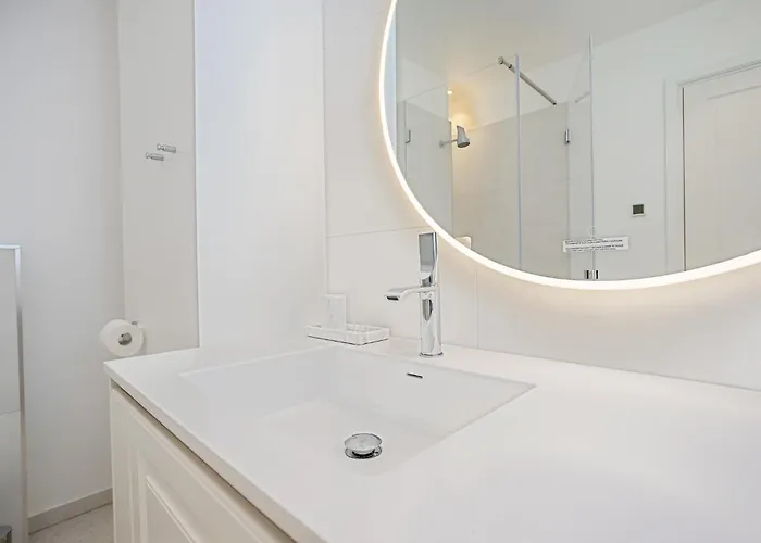 Lovely Historic In Old Town Apartment *