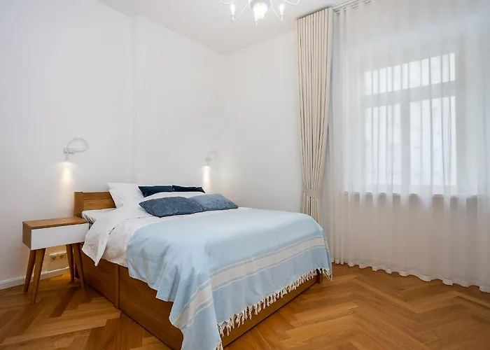 Lovely Historic In Old Town Apartment